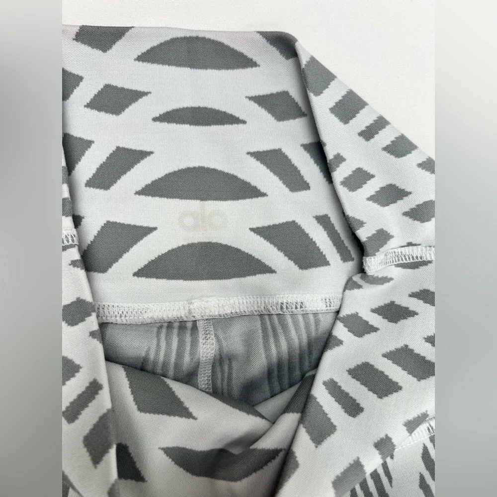 Alo Yoga High Waist Airbrush Leggings Grey White Optical Illusion Geometric 28in